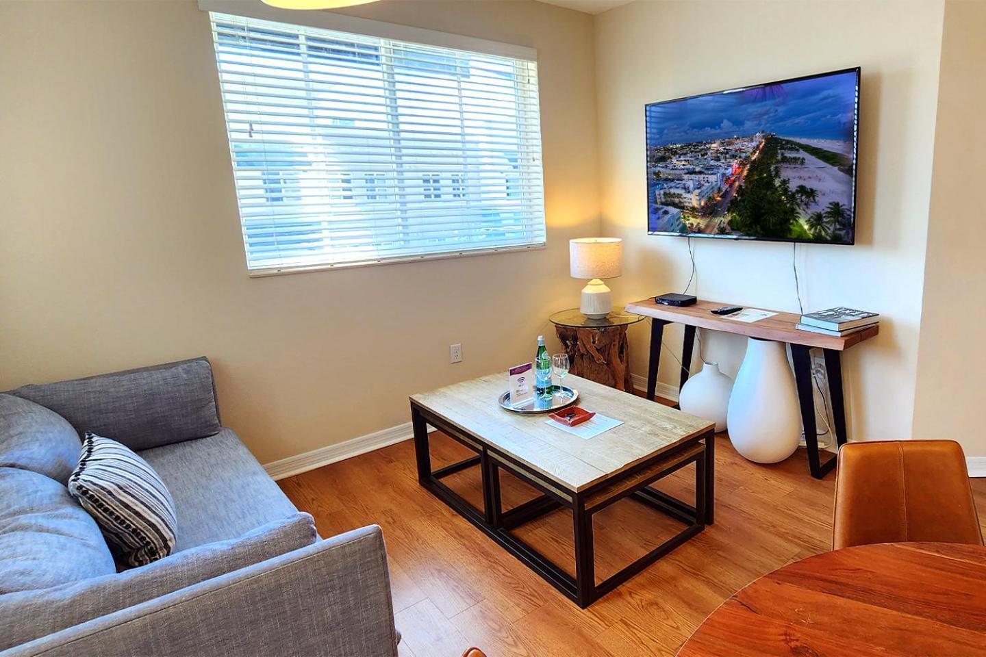 Dharma Home Suites South Miami At Red Road Commons エクステリア 写真