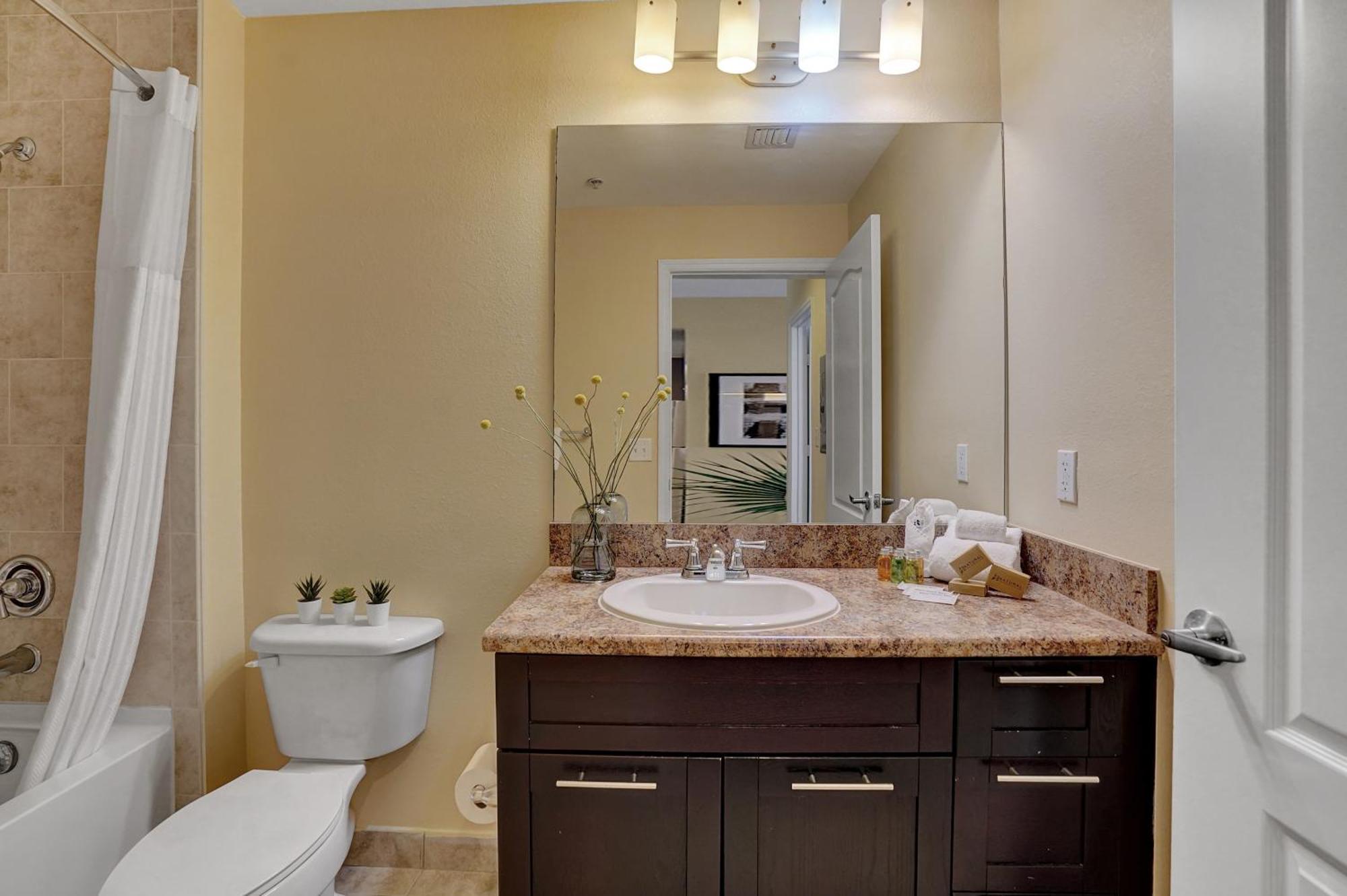 Dharma Home Suites South Miami At Red Road Commons エクステリア 写真
